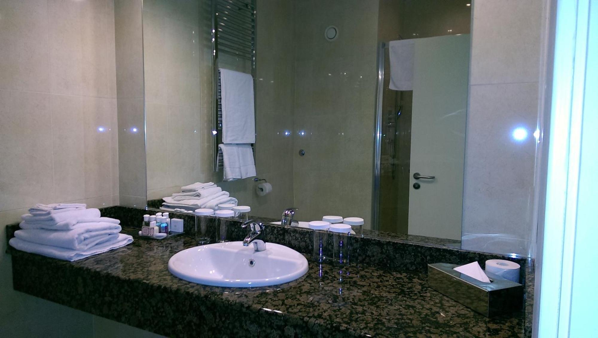 The Shirley Arms Hotel كاريكماكروس الغرفة الصورة